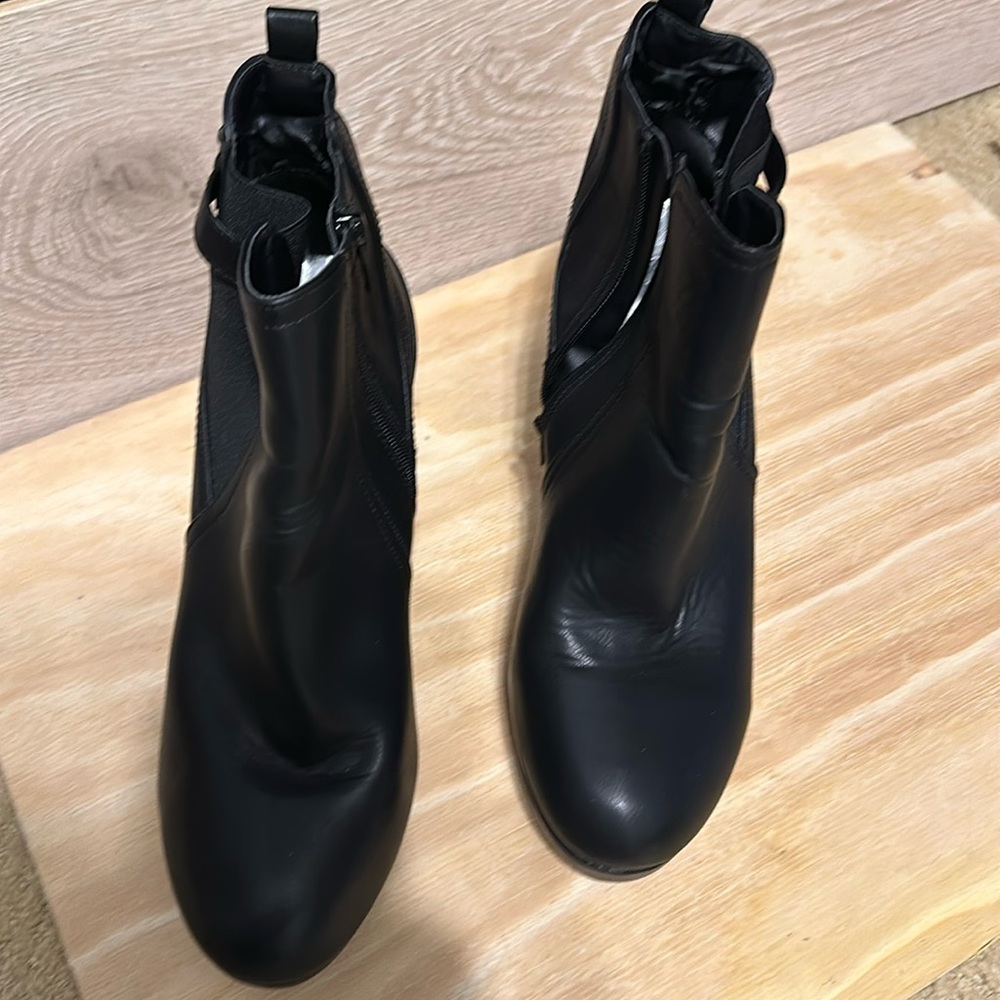 Hot Tomato platform ankle booties 12W black